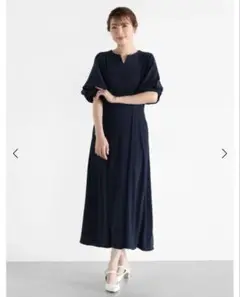 今期新品　Vin NAVY パフスリーブワンピース シンプルフォーマルワンピ