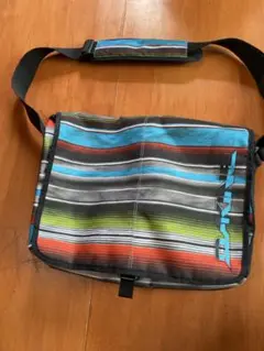 DAKINE ストライプ ショルダーバッグ
