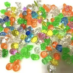 カラフルなアクリルストーン　宝石160個ちょっと