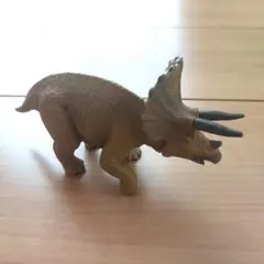 アニア トリケラトプス フィギュア
