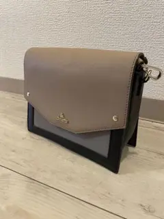 &chouetteショルダーバッグ ベージュと黒のコンビネーション