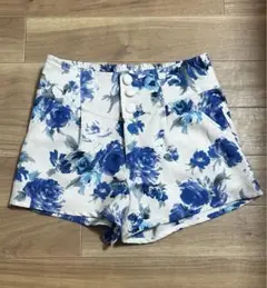 青い花柄 ショートパンツ ボタン付き
