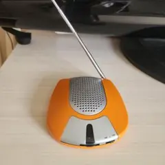 オレンジ色 AM/FMラジオ コンパクト　スピーカー付き