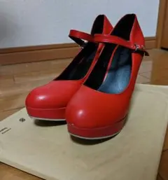 メリージェーン　赤色ストラップパンプス