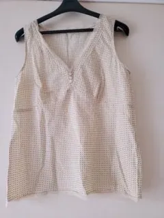 ベージュ ドット柄 ノースリーブシャツ
