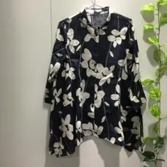 花柄 トップス　ネイビーチュニック 綿100% タグボタン付き M〜Lサイズ