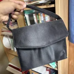 ブラックハンドバッグ