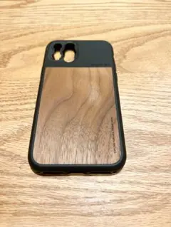 Moment iPhone11 Pro ケース (Walnut Wood)