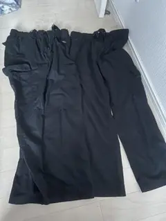 ブラック カーゴパンツ