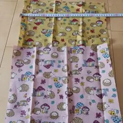 キノコとハリネズミの綿生地　2枚セット　約35✕30cm　212
