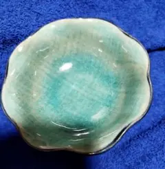 愛陶　高台皿　青緑色 花びら型 　未使用品