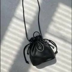 美品 エコレザー巾着バッグ