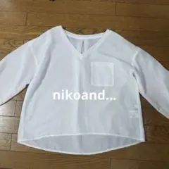 nikoand…ホワイト Vネック 長袖シャツ