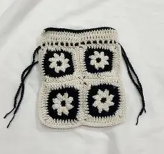 【ハンドメイド】　＊ブラック＊　巾着ポーチ　小物入れ　お花