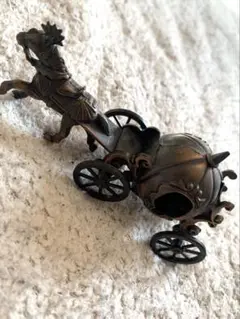 レトロ置物 貴族の馬車(鉄製)