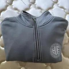 HUF グレー ハーフジップ トレーナー