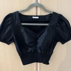 RUEE ブラック クロップドトップス