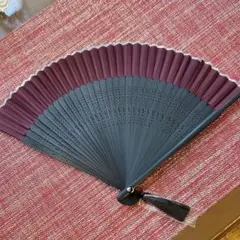 【新品】⟡.·シルク⟡.·黒・ワイングラデーション透かし模様扇子