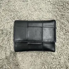 ［イントレチャート］三つ折りレザーウォレット高見え