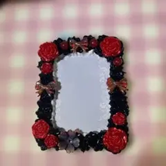 黒と赤の花のフォトフレームトレカケース硬質B8ホイップデコ