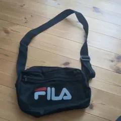 FILA メッシュポケット付き ロゴショルダーバッグ
