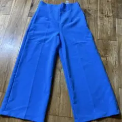 ZARA ハッとする様な水色のワイドパンツ