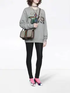新品 グッチ Oversize sweatshirt with tiger