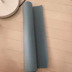 青いエクササイズマット