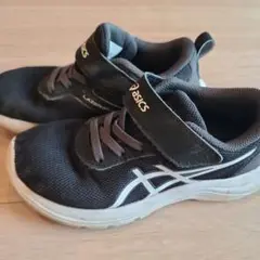 asics ブラックスニーカー 19