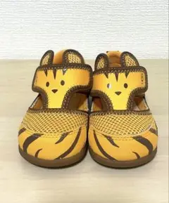 UGG T DELTA トラ　サンダル　キッズ　寅　夏用　シューズ