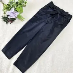 【グレイッシュ】クロップドパンツ　光沢　ツルツル　ウエストリボン　ネイビー　36