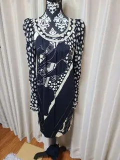 レオナール【LEONARD 】紺色地でお洒落なワンピース★Msize