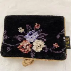 アルパロ⭐︎alpaloh 花柄刺繍の黒いカードケース