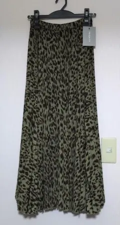 新品タグ付きPRIORITYプリーツパンツ