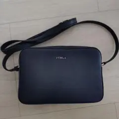 FURLA ブラック ショルダーバッグ
