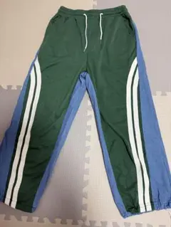グリーンとブルーのストライプパンツ