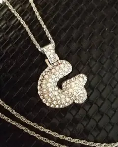 新品 B系 HIPHOP ネックレス アルファベット ペンダント G
キラキラ