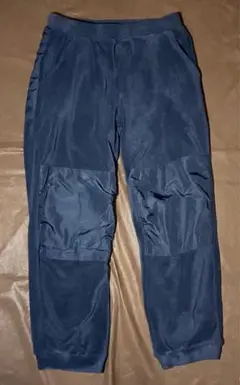 フリース防寒パンツ　デニム　ジーンズ　アウトドア用品・即購入OK・美品・暖かい