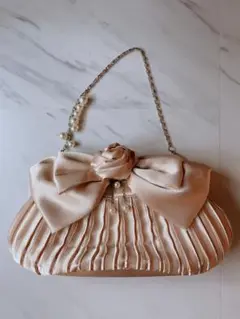 LADIE PASSE リボン付きパーティーバッグ　シャンパンベージュ