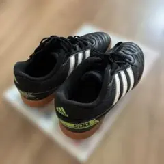 adidas 21.5㎝　フットサル　スニーカー