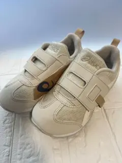 【新品】ASICS アイダホミニ　オフホワイト　18cm