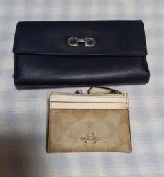 Ferragamoの長財布とCOACHのコインケース