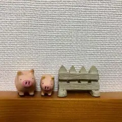 豚のミニチュアセット フェンス付き