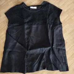 黒ノースリーブトップス