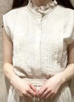 【美品】人気スナイデル　ベージュフリル ノースリーブブラウス