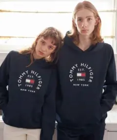 TOMMY HILFIGER アーチロゴフーディ　ネイビー　M