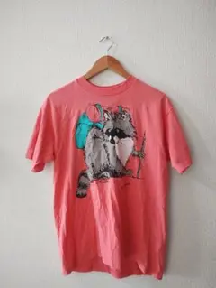 古着　アニマル　アライグマ イラスト Tシャツ コーラルピンク