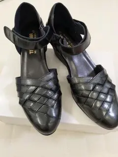 美品 TRIPLE AIR パンプス サンダル 黒 エナメル革 24.5cm