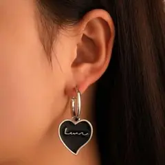 ♥️人気商品♥️おしゃれ　レディース　ハート　ピアス　シルバー　ブラック