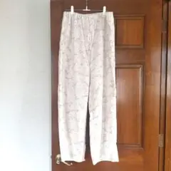 GU　シアーストレートパンツ